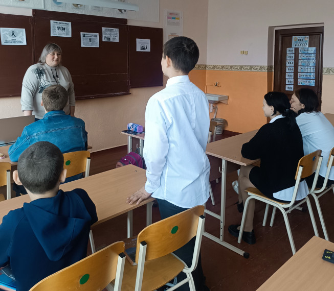 Классный час «День памяти умерших от СПИДа».
